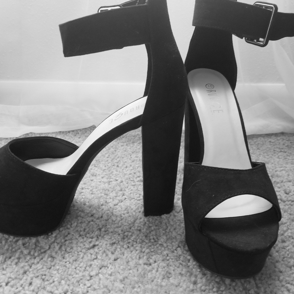 Rogue Black Heels